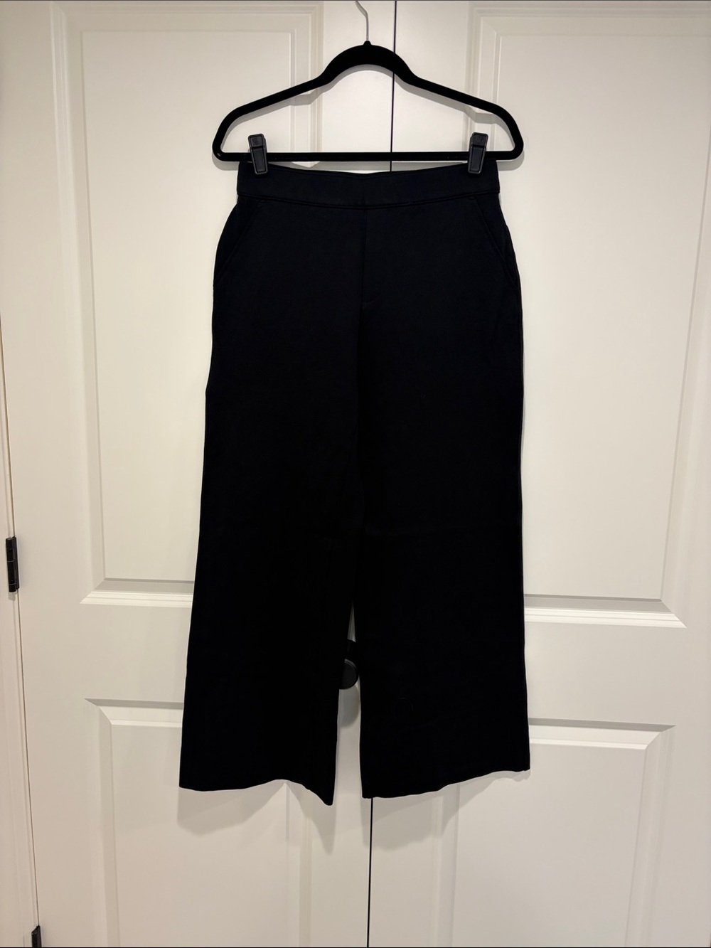 Women's Black Wide-Leg Cropped Pants